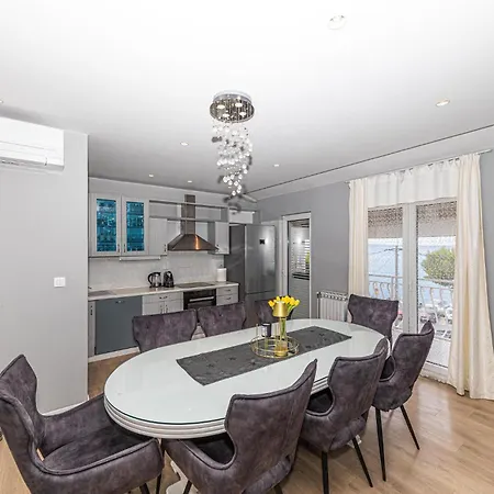 Апартаменты 4 Bedroom Awesome In Stobrec *