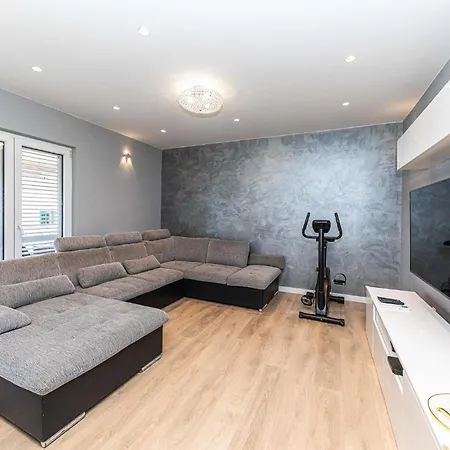 4 Bedroom Awesome In Stobrec Апартаменты Сплит