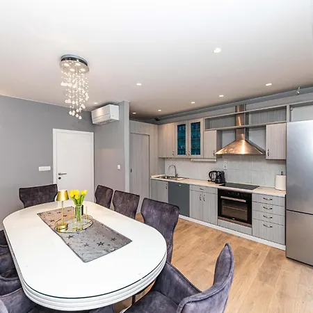 Апартаменты 4 Bedroom Awesome In Stobrec *