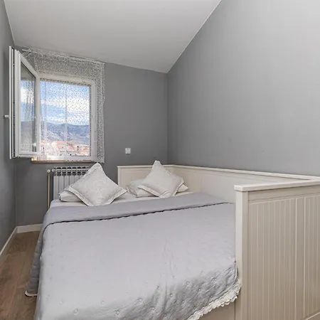 Daire Lovely In Stobrec With House Sea View