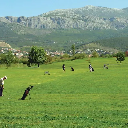 4 Bedroom Awesome In Stobrec Appartamento *