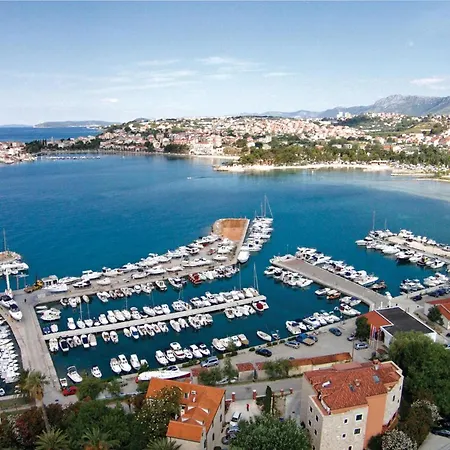 Апартаменты 4 Bedroom Awesome In Stobrec *